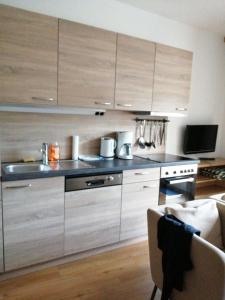 A kitchen or kitchenette at appartementen Haus Bergblick