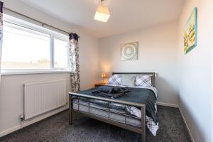 Cama ou camas em um quarto em Wealcroft House - Charming 3-Bedroom in Wealcroft
