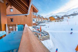a view of a ski lodge with people skiing in the snow at Sfl 1 appt 4-6 couchages in Saint-François-Longchamp