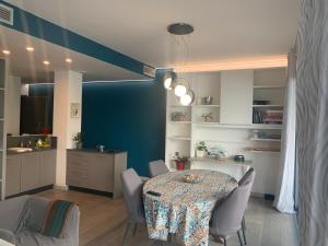 Η κουζίνα ή μικρή κουζίνα στο Magnolie Garda +42 φωτογραφίες