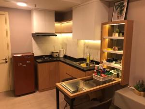 A kitchen or kitchenette at MTOWN RESIDENCE 2BR at SUMMARECON SERPONG BY GIZL LUXURY