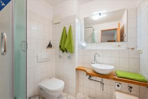 Koupelna v ubytování Maxim-Gorki-Straße Whg Kranich