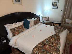 Postel nebo postele na pokoji v ubytování Royal Mirage Fes Hotel