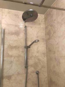 Bathroom sa 29 Comfort house 2 bedroom townhouse with parking