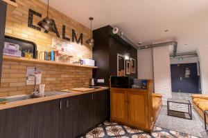 Kuchyň nebo kuchyňský kout v ubytování CALM Appart' & Hostel