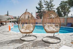 Bazén v ubytování Maltezos Hotel nebo v jeho okolí