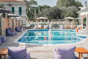 Bazén v ubytování Maltezos Hotel nebo v jeho okolí
