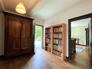 a room with bookshelves and a door with a mirror at Saint marty in Montory