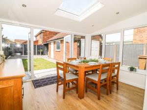 a kitchen and dining room with a table and chairs at The Whyte Retreat in Hornsea