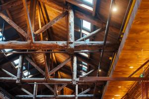 a ceiling of a building with wooden beams at Jingmao Alley Hotel Beijing Wangfujing Dongsi Subway Station Branch in Beijing