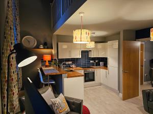a kitchen with a table and a counter in a room at Charming 1-Bed Apartment in Newark in Newark-on-Trent