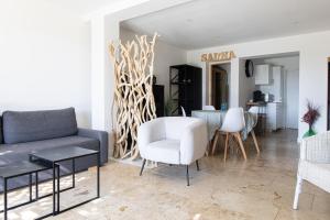 a living room with a couch and a table at Mas lou Félibrige in Venelles