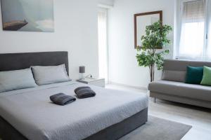 Zdjęcie z galerii obiektu Nonna Pina Guest House [Moderno Appartamento vicino Metro A]Wifi,Netflix w Rzymie