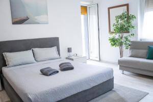 Zdjęcie z galerii obiektu Nonna Pina Guest House [Moderno Appartamento vicino Metro A]Wifi,Netflix w Rzymie +33 zdjęcia