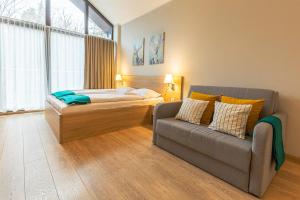 Postel nebo postele na pokoji v ubytování RentPlanet - Studio Górna Resorts