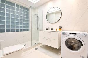 A bathroom at Walk to Syntagma,from a prime-location, luxury apt