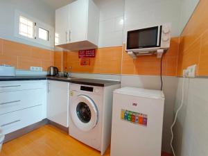 a kitchen with a washing machine and a microwave at Agata Views in Benalmádena