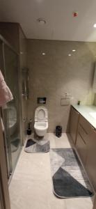Een badkamer bij Luxury 1+1 bed in NG resident