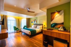 Postel nebo postele na pokoji v ubytování Clarks Inn Express, Rishikesh