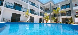 Bazén v ubytování Ocean Breeze Apartment nebo v jeho okolí