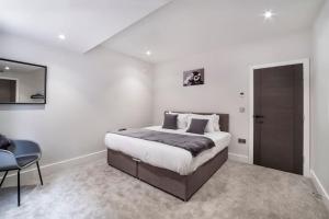 Ліжко або ліжка в номері City Apartments - Clifton Green 2 Bedroom Apartment
