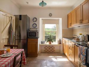 Dapur atau dapur kecil di Stable Yard Cottage +17 gambar