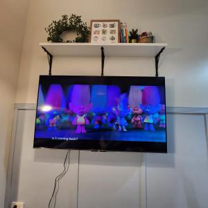 TV o dispositivi per l'intrattenimento presso My Humble Abode at Shore 3