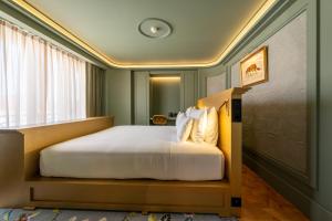 Postel nebo postele na pokoji v ubytování Art Legacy Hotel Baixa-Chiado