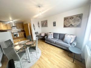 a living room with a couch and a table at London Bridge apartment in London