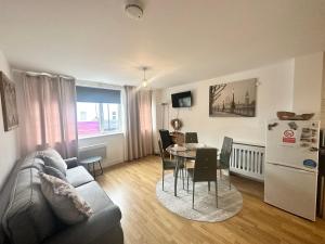 a living room with a couch and a table at London Bridge apartment in London