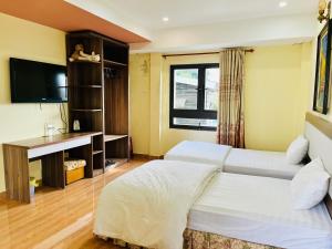 TV a/nebo společenská místnost v ubytování Ngoc Tran Hotel