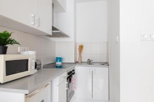 Kuchyň nebo kuchyňský kout v ubytování Prince Apartments