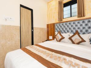 Postel nebo postele na pokoji v ubytování Hotel BKC Fortune
