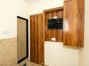 TV a/nebo společenská místnost v ubytování Hotel BKC Fortune