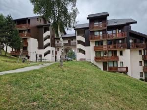 an apartment building with a tree in front of it at Appartement La Plagne Montalbert , 2 pièces, 4 personnes - FR-1-755-4 in Aime-La Plagne