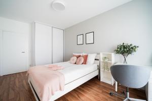 Gallery image of Big Apart - Atal Towers - 3 Rooms - Private Parking Place in Wrocław +15 photos