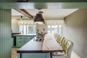 Kuchyň nebo kuchyňský kout v ubytování FeWo Prora - Camelot Penthouse