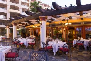 Restaurace v ubytování Villa la Estancia Beach Resort & Spa
