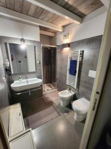 a bathroom with a sink and a toilet and a shower at Malvasia room and apartment in Brindisi
