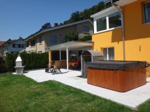 a backyard of a house with a gazebo at Residenza San Remy in Unterkulm