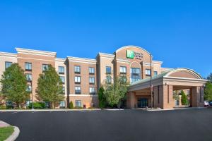 wykonanie hotelu z budynkiem w obiekcie Holiday Inn Express Hotel & Suites Rochester Webster, an IHG Hotel w mieście Webster