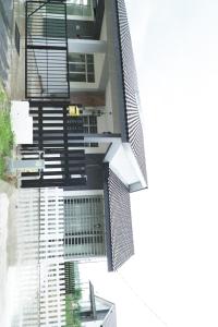 una vista exterior de un edificio con escaleras blancas y negras en Cozy, Spacious, Air Cond UMP Gambang Homestay -- The Pigeon Guest House en Kuantan