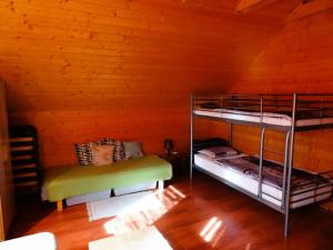 a room with two bunk beds in a cabin at Zrub Alpinus in Pribylina