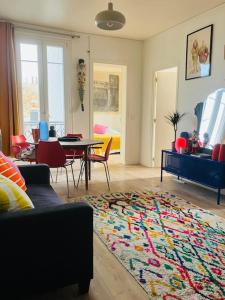 Gallery image of The artist's apartment near the metro in Saint-Denis