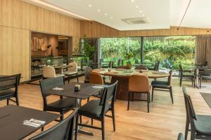 Um restaurante ou outro lugar para comer em Laghetto Stilo São Paulo