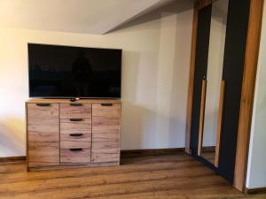A television and/or entertainment centre at Borovets Forest view (A56)