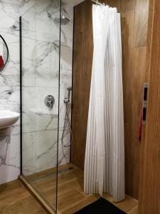 A bathroom at Borovets Forest view (A56)
