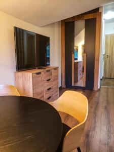 A television and/or entertainment centre at Borovets Forest view (A56)