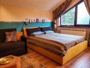 A bed or beds in a room at Borovets Forest view (A56)