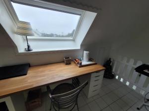 a desk in a room with a window at Le jardin de lumière -chambre2 in Pontchâteau